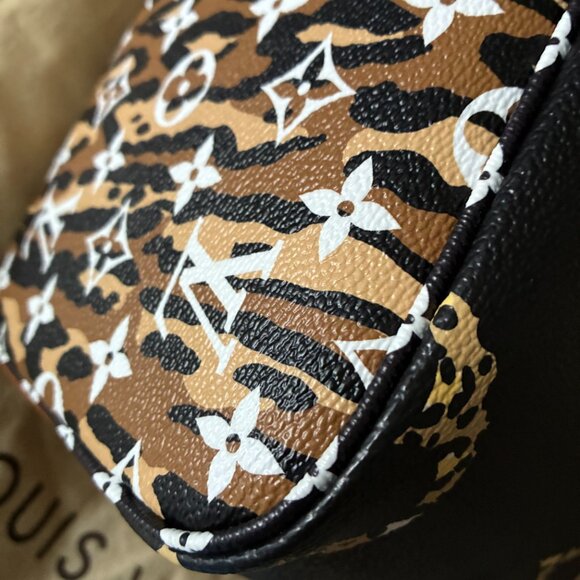 Louis Vuitton Neverfull MM Tote in Jungle Print - Picture 7 of 16
